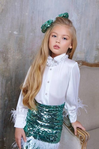 طقم بناتي بلوزه وتنوره ترتر مع الجوارب والعقد ومشب...