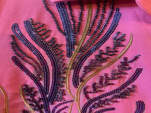 طقم مطرز من ثلاث قطع