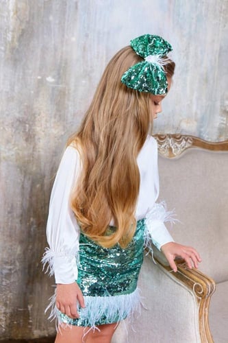 طقم بناتي بلوزه وتنوره ترتر مع الجوارب والعقد ومشب...