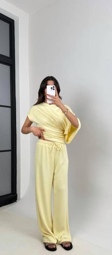 طقم من القطن الخفيف