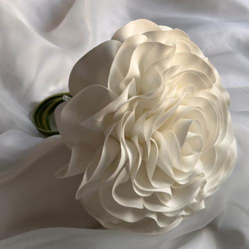 مسكة وردة مع كريستال شامل اللوقو