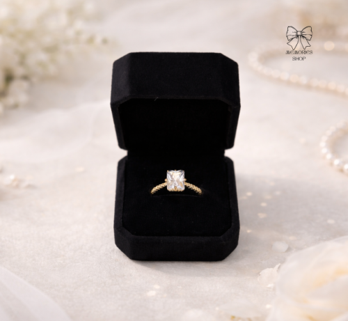 Velvet ring box - white