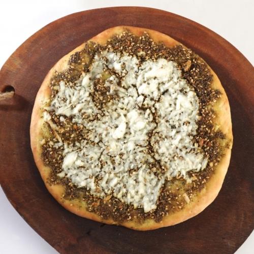 زعتر جبن وسط