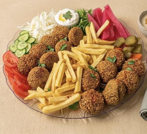 صحن فلافل وسط