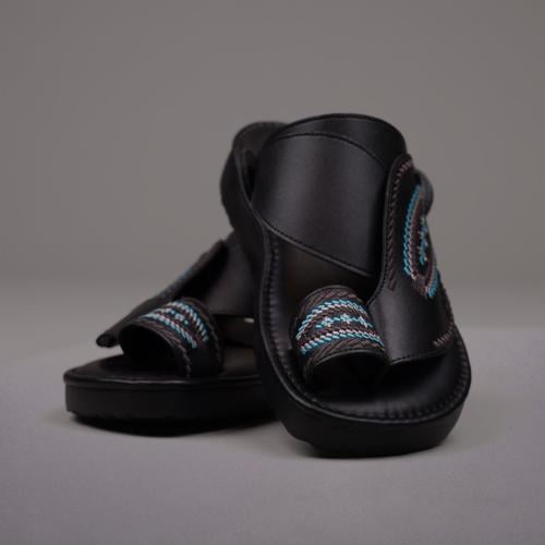 حذاء شرقي منقوش خيط ازرق