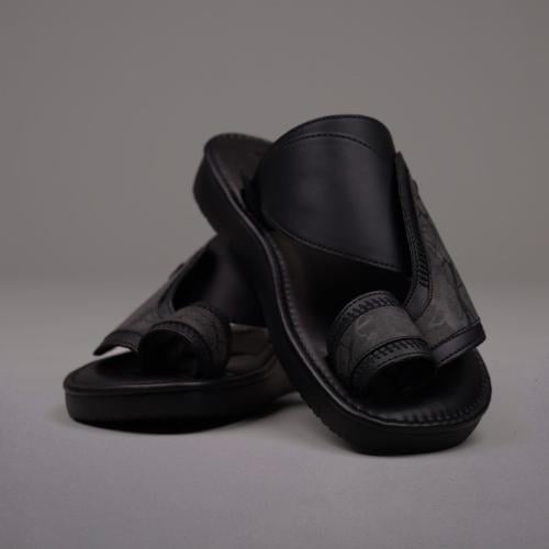 حذاء شرقي اسود منقوش || فيتالي