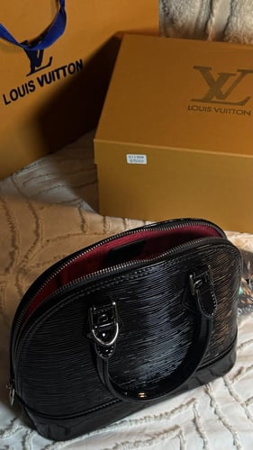 شنط براند Lv