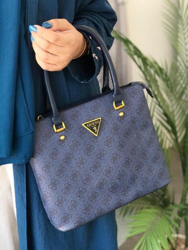 شنط براند كبير guess