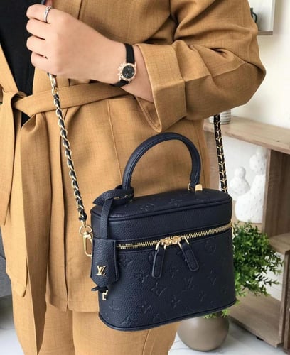 شنط براند LV