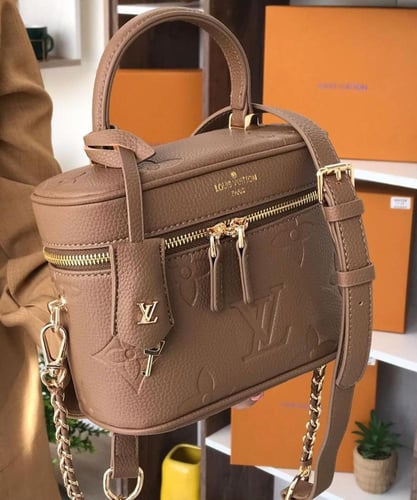 شنط براند LV