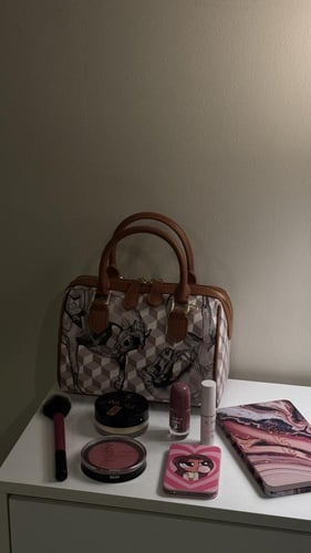 Ln
