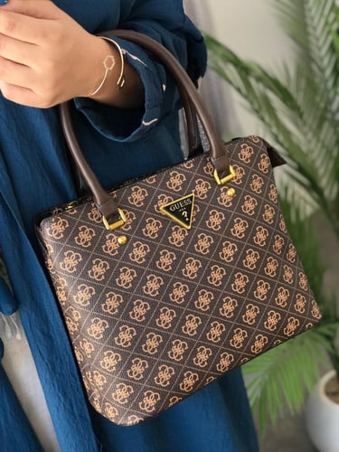شنط براند كبير guess