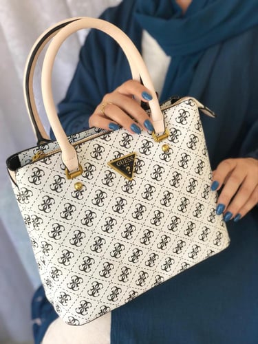 شنط براند كبير guess