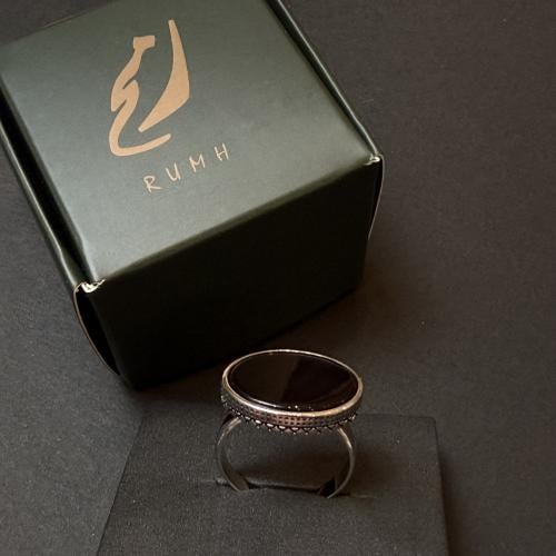 خاتم فضة اسود منقوش ملكي