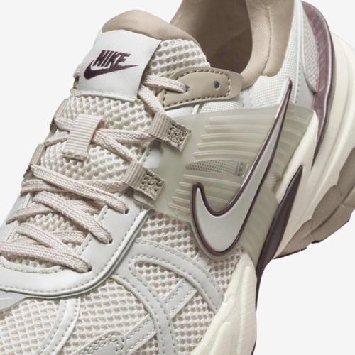 حذاء نايك V2K (بني)