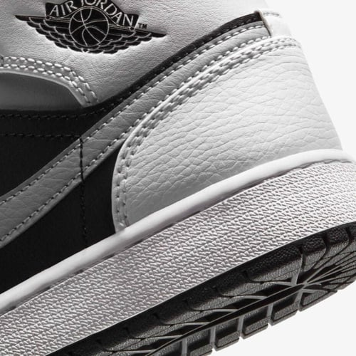 حذاء نايك جوردان 1 (أسود/أبيض)