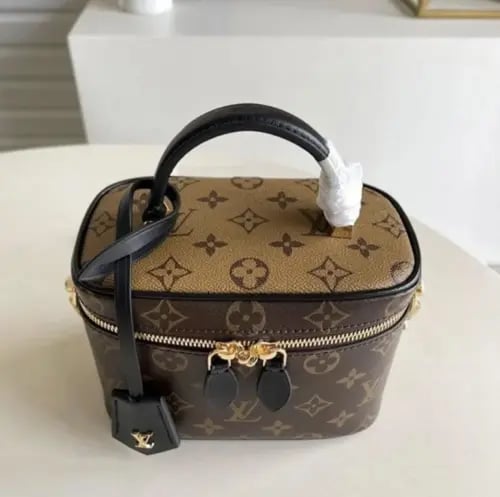 حقيبة LV فانيتي