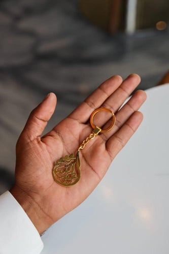 ميدالية بالاسم بإتقان فخم من تالا