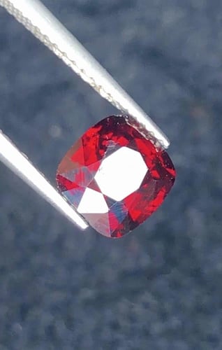 سبنيل أحمر طبيعي (غير معالج) 1.99 قيراط