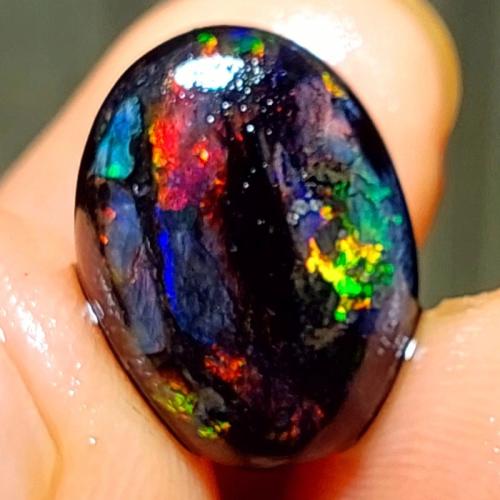 اوبال بركاني إندونيسي طبيعي (معالج) 4.75 قيراط