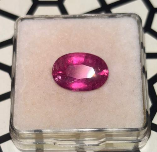 تورمالين (Rubllite) أفغاني طبيعي (غير معالج) 6.1 ق...