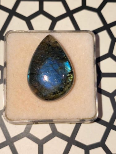 لابرادوريت هندي طبيعي (غير معالج) 20 قيراط