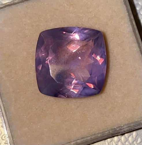 لافندر كوارتز برازيلي طبيعي (غير معالج ) 19 قيراط