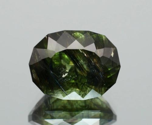 زبرجد باكستاني بشوائب (Ludwigite-Vonsenite) طبيعي...
