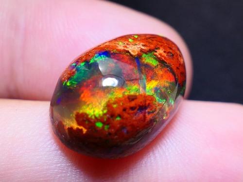 أوبال حجري مكسيكي طبيعي (غير معالج) 14.45 قيراط