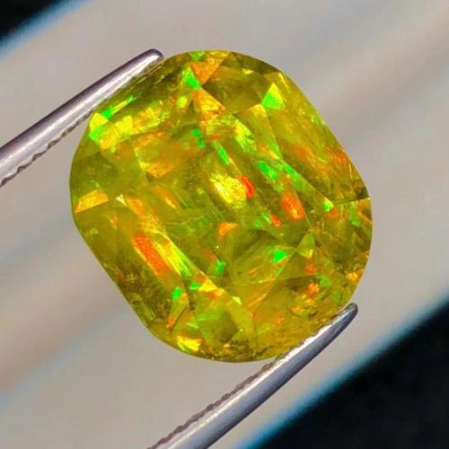 سفيّن طبيعي (غير معالج) 9.09 قيراط