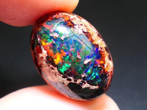 اوبال حجري مكسيكي طبيعي (غير معالج) 18.65 قيراط