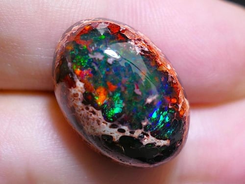 اوبال حجري مكسيكي طبيعي (غير معالج) 18.65 قيراط