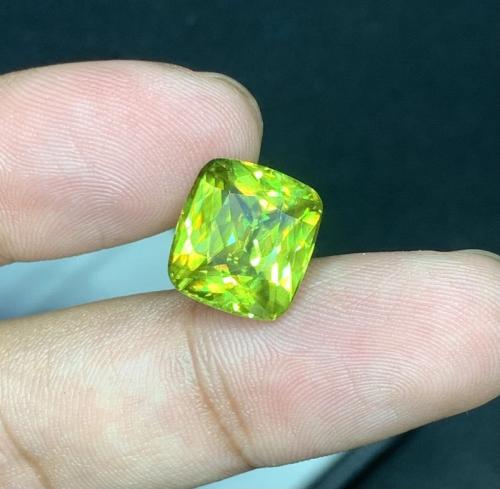 كروم سفين (Chrome Sphene) باكستاني طبيعي (غير معال...