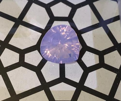 لافيندر كوارتز بارزيلي طبيعي (غير معالج) 9.8 قيراط