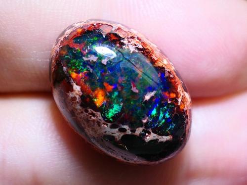 اوبال حجري مكسيكي طبيعي (غير معالج) 18.65 قيراط