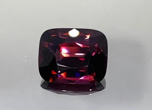 سبنيل تنزاني (Vivid Purple) عالي الجودة طبيعي (غير معالج) 8.13 قيراط