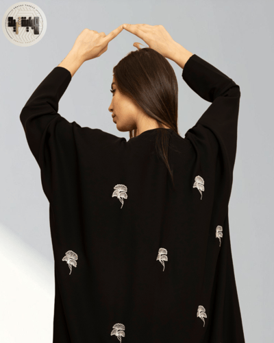 عباية نص بشت مطرزة بتطريز نباتي فاخر