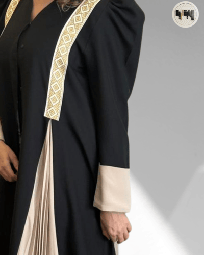 عباية ملونة للسفر تجمع بين الأناقة والراحة بخامة ك...