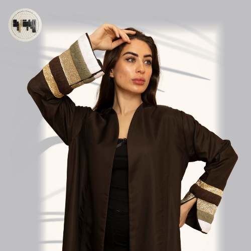 عباية كلاسيكية مطرزة يدويا في الأكمام