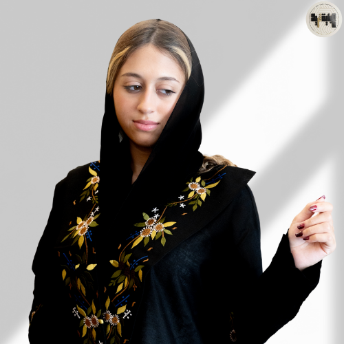 عباية سوداء مطرزة من الكتان الناعم