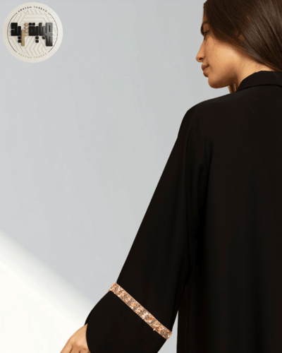 عباية مزينة بالخرز الزهري تصميم كريب ملكي بياقة رس...