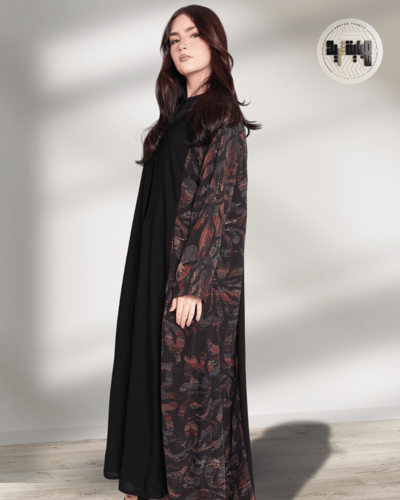 عباية سوداء بنقوش هندسية راقية
