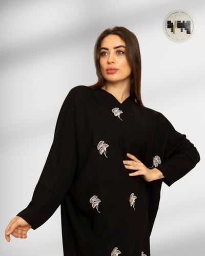 عباية نص بشت مطرزة بتطريز نباتي فاخر