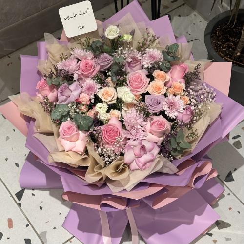 بوكيه ورد فاخر باللون الوردي والبنفسجي