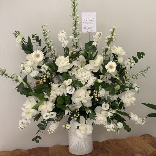 فازة ورد أنيقة و جميلة