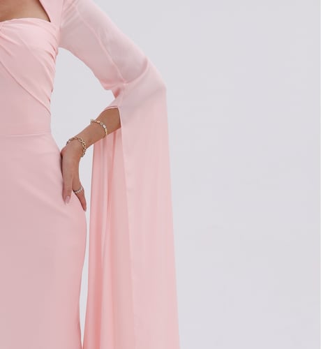 فستان ساتان وردي طويل