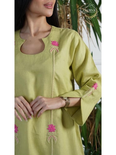 جلابية تطريز يدوي بقصة عصريّة