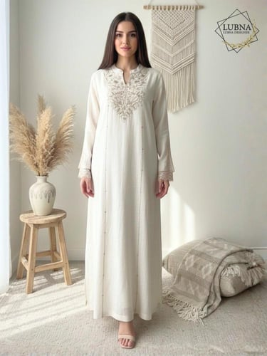 فستان لينن أبيض بلمسة قصب أنيقة