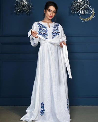 ثوب أنيق يعكس هويتك