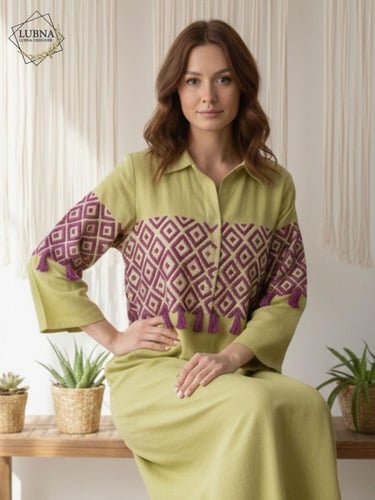 جلابية عصرية بتطريز يدوي